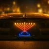 HanukkLite על החלון האחורי של הרכב